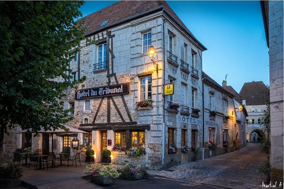 Logis - Hotel & Restaurant Du Tribunal Мортань-о-Перш Экстерьер фото