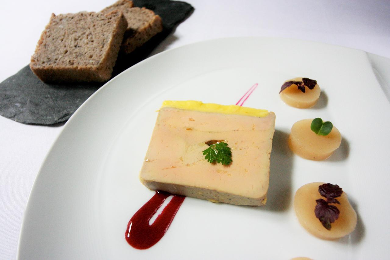 Logis - Hotel & Restaurant Du Tribunal Мортань-о-Перш Экстерьер фото