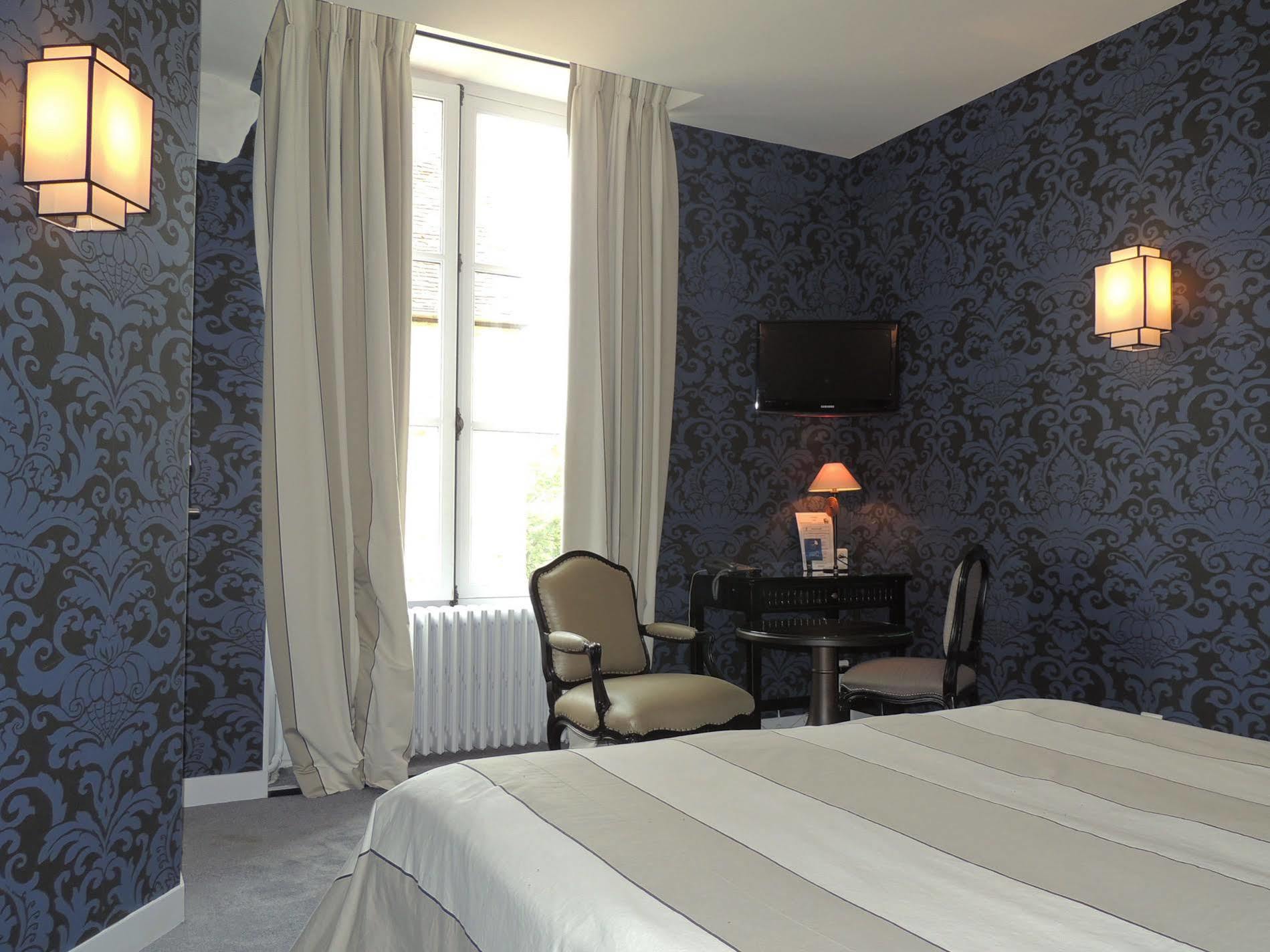 Logis - Hotel & Restaurant Du Tribunal Мортань-о-Перш Экстерьер фото